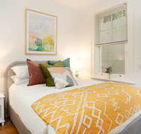 Funky Inner West Studio with Patio 20 Min from CBD - Surfers Paradise Gold Coast