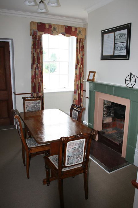 Gaol House Cottages - Surfers Paradise Gold Coast 2