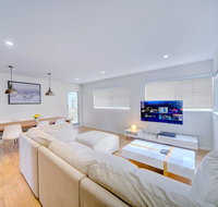 GCHM Beachside Getaway with Netflix  Wi-Fi - Surfers Paradise Gold Coast