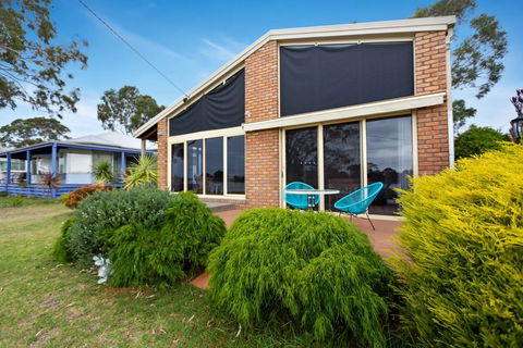Getaway - Waterfront Island Living - Surfers Paradise Gold Coast 3