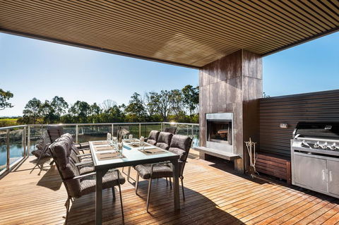 Gippsland Lakehouse - Surfers Paradise Gold Coast 3