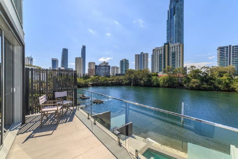 Gold Coast Private Homes - Waterfront Villas, Paradise Island - Surfers Paradise Gold Coast 0