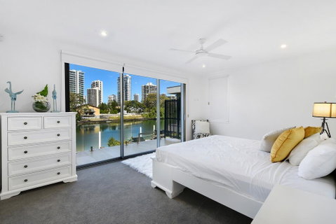 Gold Coast Private Homes - Waterfront Villas, Paradise Island - Surfers Paradise Gold Coast 3