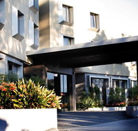 Golden Pebble Hotel - Surfers Paradise Gold Coast