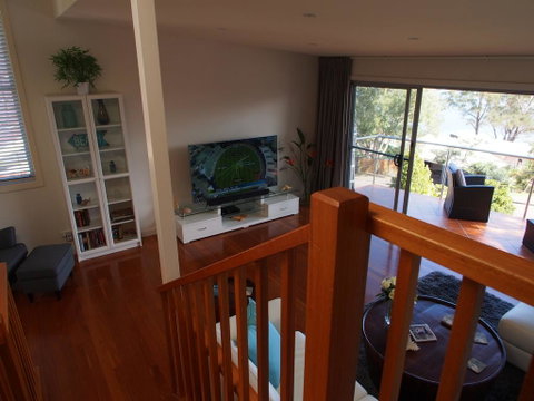 Government Road, 117a 'Pollys' View' - Surfers Paradise Gold Coast 2