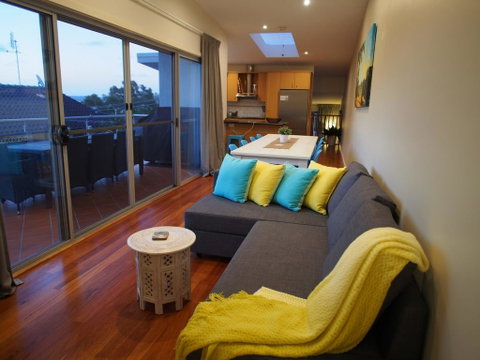 Government Road, 117a 'Pollys' View' - Surfers Paradise Gold Coast 3
