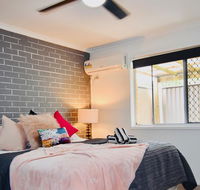 Grey Brick Apartment - Surfers Paradise Gold Coast
