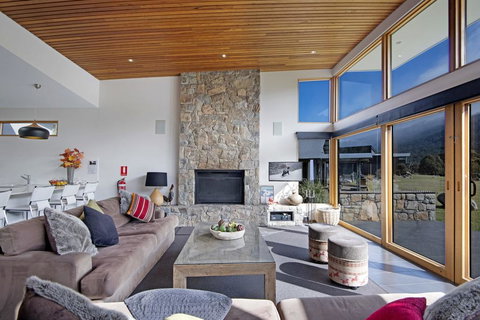 Grey Mare Chalet - Surfers Paradise Gold Coast 1