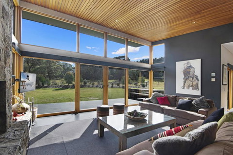 Grey Mare Chalet - Surfers Paradise Gold Coast 2