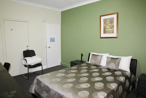 Hampton Court Apartments - Surfers Paradise Gold Coast 1