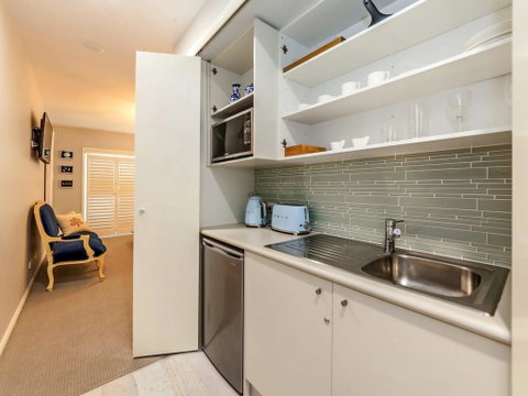 Hamptons Retreat @ Unit 259B Pacific Blue - Surfers Paradise Gold Coast 2