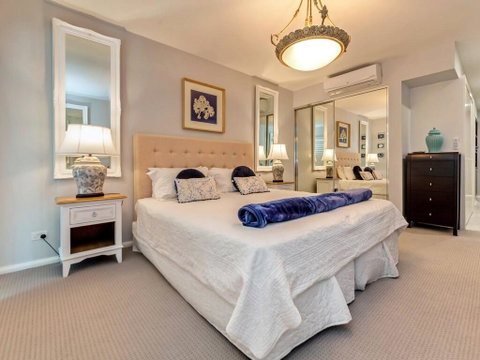 Hamptons Retreat @ Unit 259B Pacific Blue - Surfers Paradise Gold Coast 1