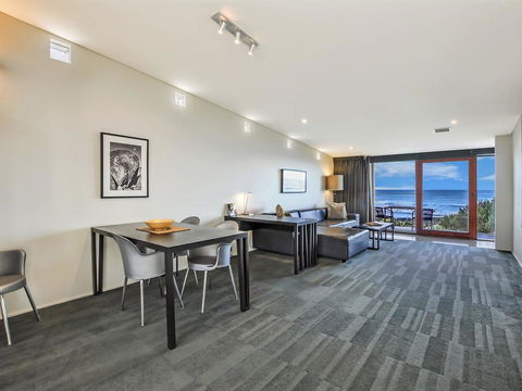 HEARN'S BEACHSIDE VILLA 2 - Surfers Paradise Gold Coast 2