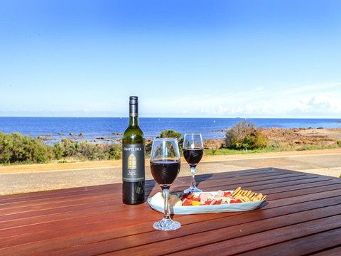 High Tide - Wallaroo Beachfront Property - Pet-Friendly - Surfers Paradise Gold Coast 0