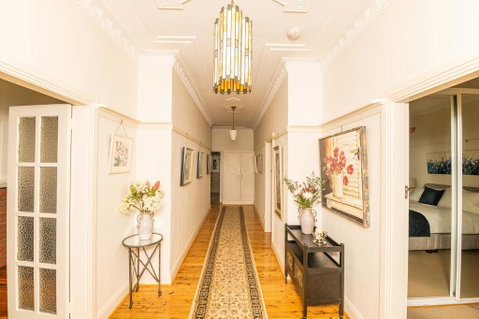 Hillside Cottage  Comfy, Spacious, Walk To CBD & Stannies - Surfers Paradise Gold Coast 0