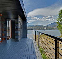Hobart Waterfront Luxury Retreat - Surfers Paradise Gold Coast