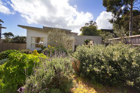 HOME SWEET HOME - MOUNT MARTHA - Surfers Paradise Gold Coast 1