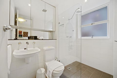 HomeHotel-Urban Retreat In Secure Boutique Block - Surfers Paradise Gold Coast 3