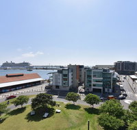 Honeysuckle Haven - harbour facing  walk to restaurants - Surfers Paradise Gold Coast