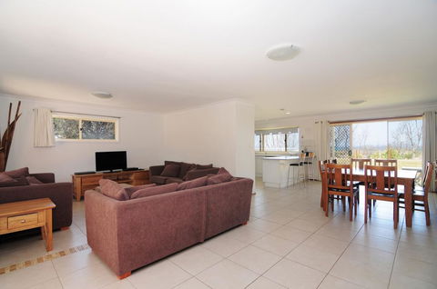 Jervis Bay Beachfront - Surfers Paradise Gold Coast 3