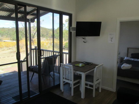 Just Red Wines Cabins - Surfers Paradise Gold Coast 1
