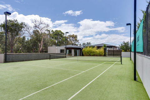 Kalina Retreat: Resort Style Tennis & Pool - Surfers Paradise Gold Coast 3