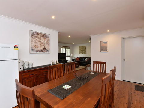Kangaroo Cottage - Cute Accom In Bushland Setting - Surfers Paradise Gold Coast 2