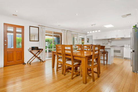 KARINYA - MORNINGTON - Surfers Paradise Gold Coast 2