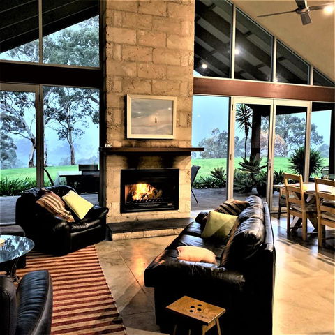 Kenwood Bank Vineyard Retreat - Surfers Paradise Gold Coast 0