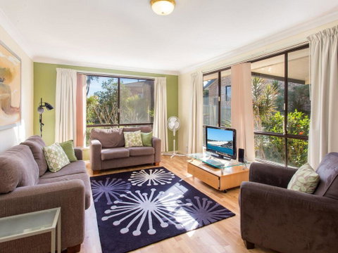 Kick Back On Karlowan - Surfers Paradise Gold Coast 2