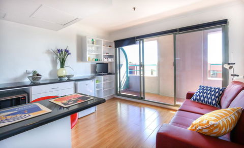 King Location - Life At Your Door - Surfers Paradise Gold Coast 0