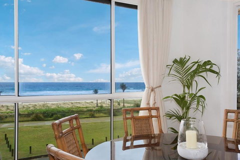 King Tide - Surfers Paradise Gold Coast 0