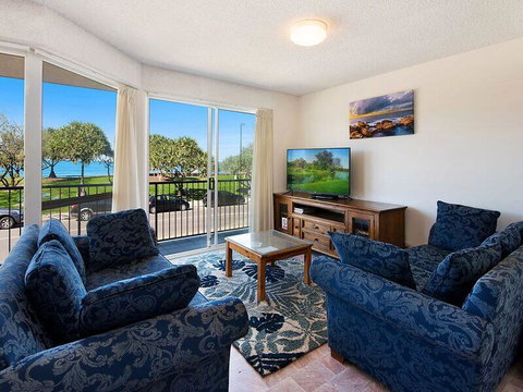 Kings Beach Ocean Front Views Private Balcony Overlooking Kings Beach - Surfers Paradise Gold Coast 1