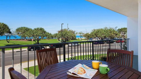 Kings Beach Ocean Front Views Private Balcony Overlooking Kings Beach - Surfers Paradise Gold Coast 0