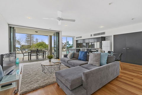 KINGSCLIFF NOR NOR EAST 101 ON MARINE PARADE - Surfers Paradise Gold Coast 3