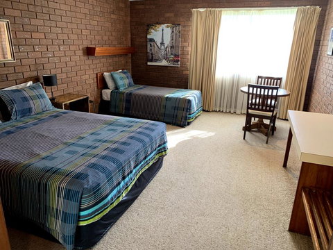 Kingswood Motel - Surfers Paradise Gold Coast 2