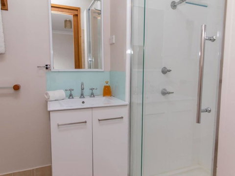 Kookas Nest - Waterfront Home, Tranquil Setting - Surfers Paradise Gold Coast 1