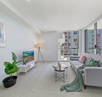 KOZYGURU MASCOT WALK TO STATION MODERN DESIGNER 2 BED APT FREE PARKING NMA260-312 - Surfers Paradise Gold Coast