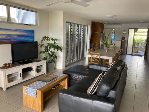 Lagoon-Front Luxury At Twin Waters Resort - Surfers Paradise Gold Coast 3