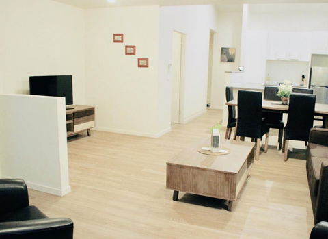 Lake Esmond Place - Surfers Paradise Gold Coast 3