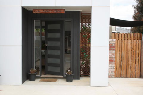 Lake Esmond Place - Surfers Paradise Gold Coast 2