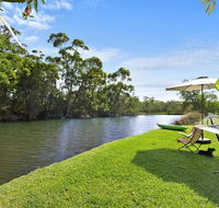 Lake Frontage family fun home - Surfers Paradise Gold Coast