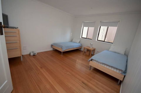 Lake Tyres Beach House - Surfers Paradise Gold Coast 2