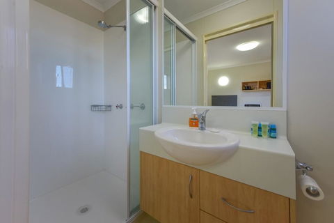 Lake Tyrrell Accommodation LTA - Surfers Paradise Gold Coast 2