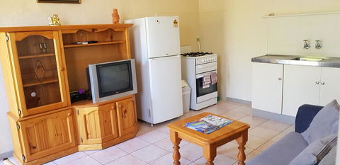 Lakes Entrance Holiday Units - Surfers Paradise Gold Coast 2