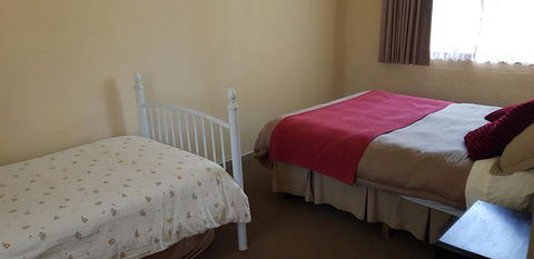 Lakes Entrance Holiday Units - Surfers Paradise Gold Coast 1