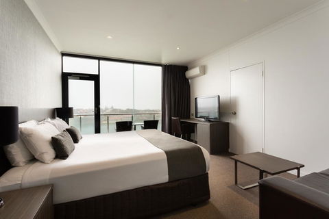 Lakes Hotel - Surfers Paradise Gold Coast 3