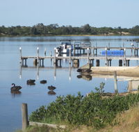 Lakes Waterfront Motel and Cottages with King Beds - Surfers Paradise Gold Coast
