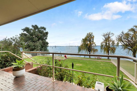 Lakeside Landing - Waterfront - Surfers Paradise Gold Coast 2