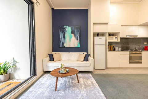 Large Apartment, 2 Parking Spots And Pool - Surfers Paradise Gold Coast 1